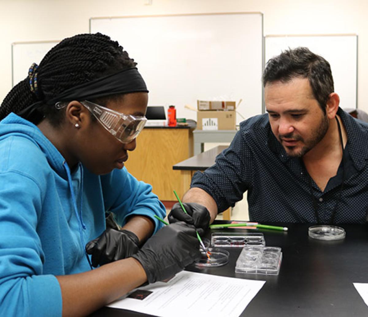 Diego Mastroeni working with students in the classroom