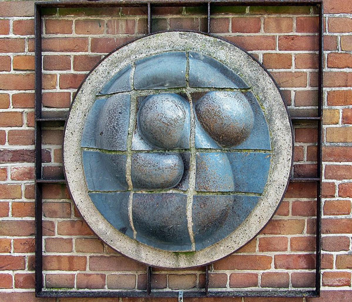 Sculpture "Two Embryos" by Roel Bendijk